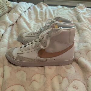 Women’s Nike Mid Blazer 77’